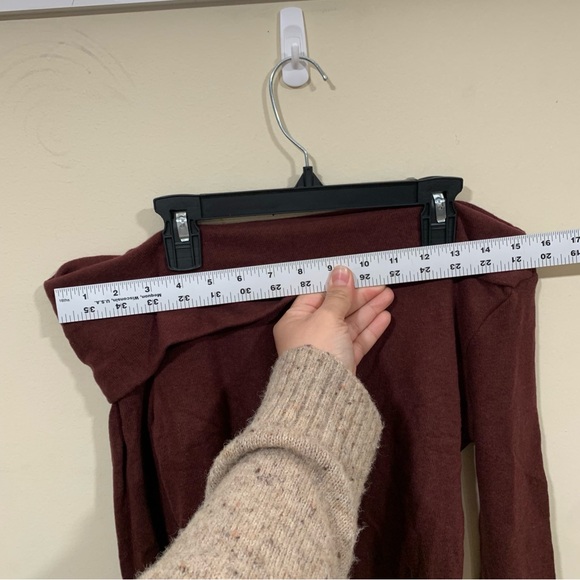 NWT Reformation
Elio Knit Top size small off the shoulder long sleeve women - Picture 5 of 9